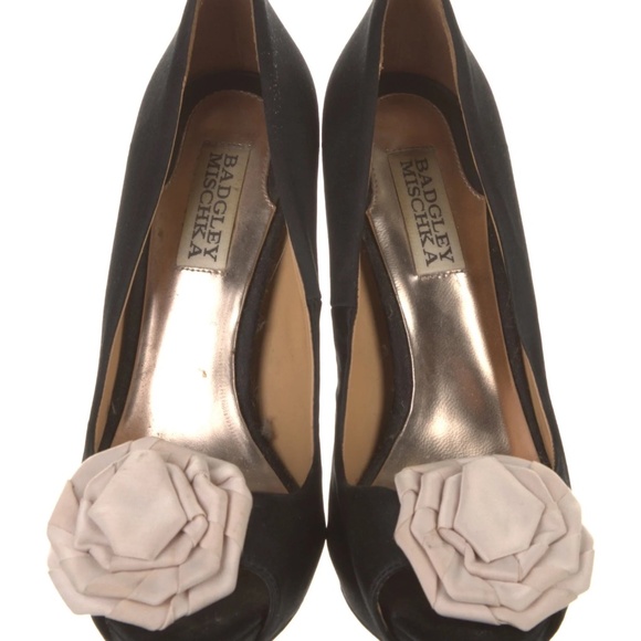 Badgley Mischka Satin Ruffle Embellishment Pumps - Authentic - Picture 3 of 5